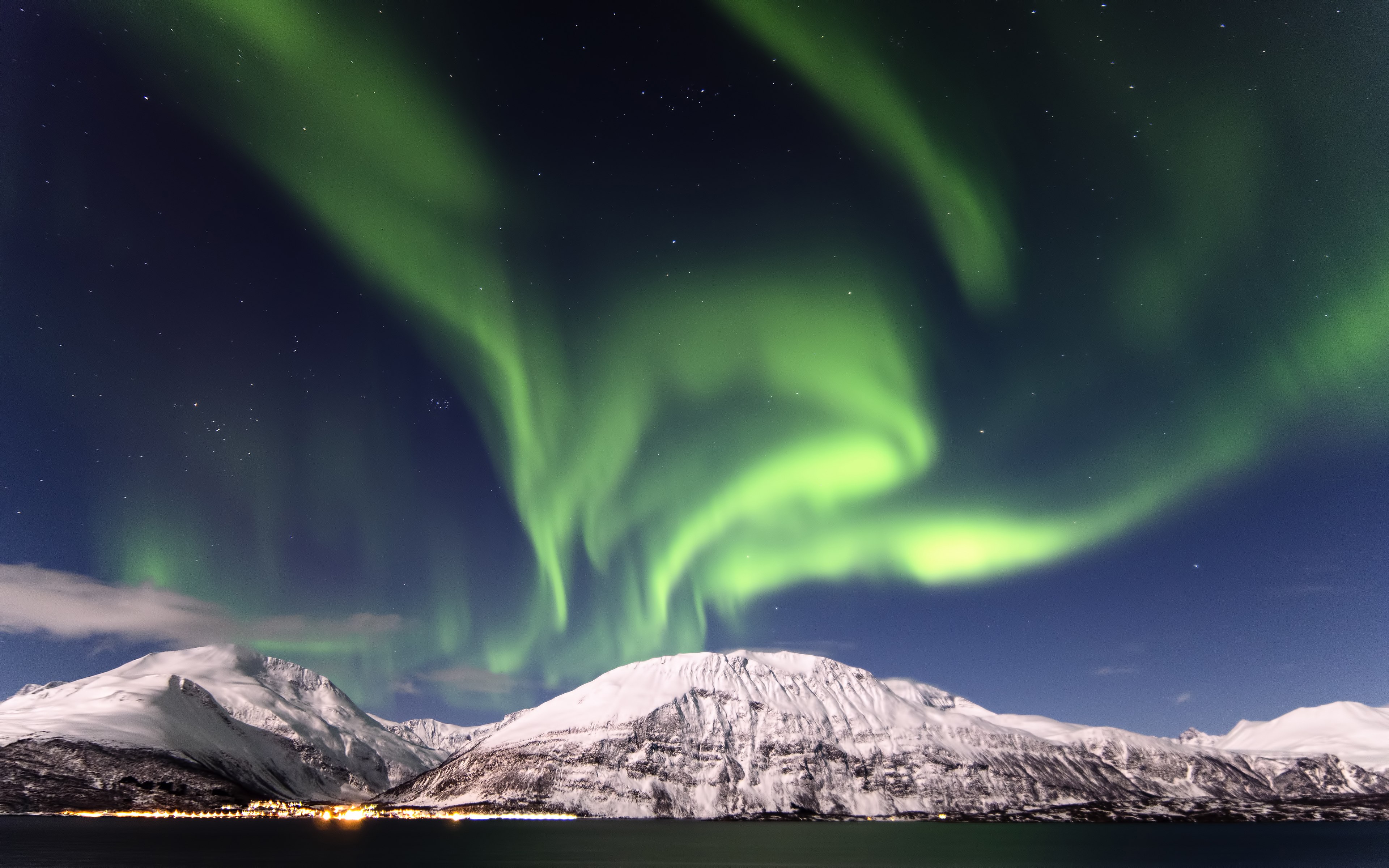 Aurora boreal, Astronomía, Auroras boreales, Montañas, Cubierto de nieve, Paisaje, Estrellas, Cielo nocturno, Escenario