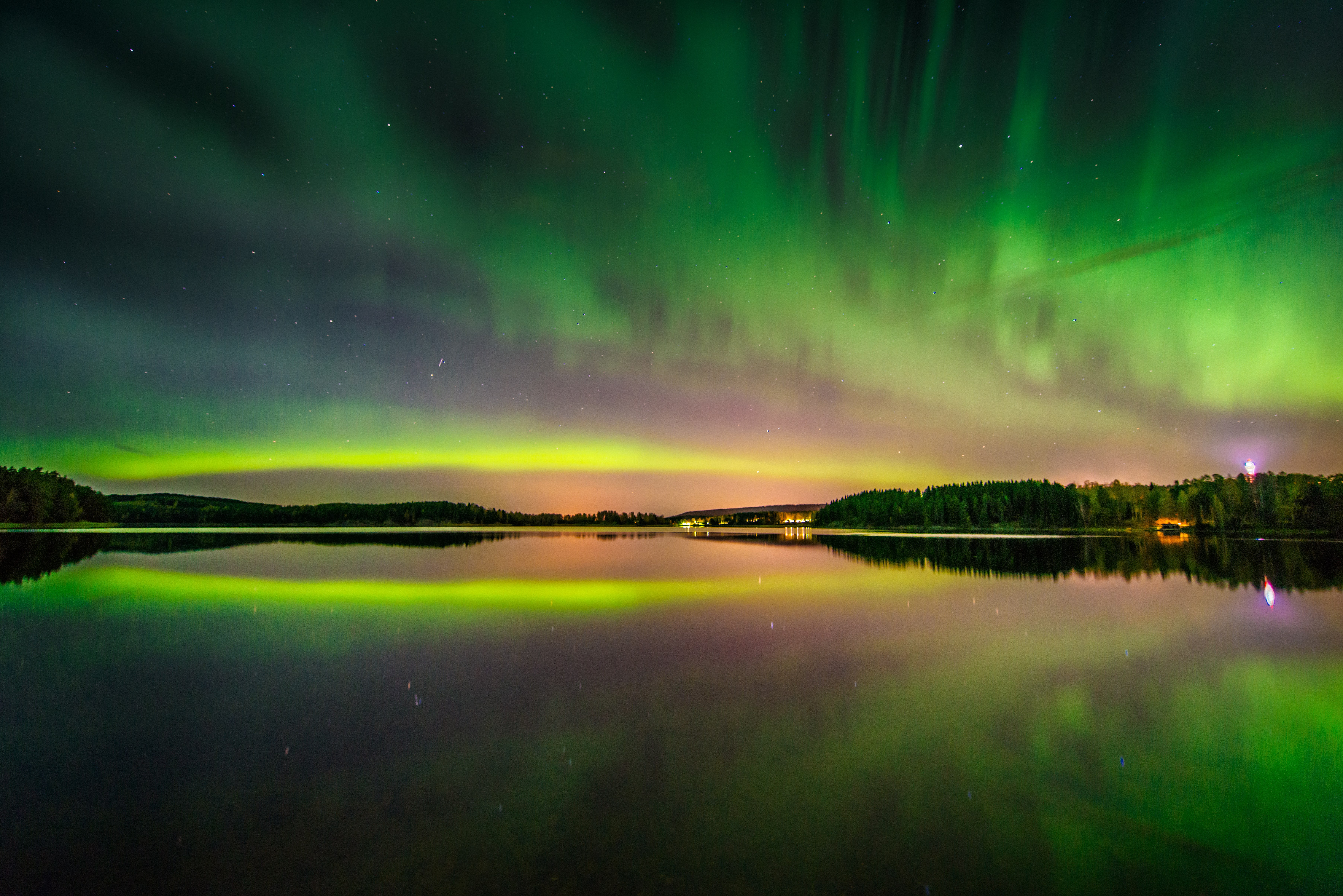 Aurora boreal, Auroras boreales, Finlandia, Cielo verde, Fenómenos naturales, Lago, Reflejo, Paisaje, Anochecer, 5K, 8K