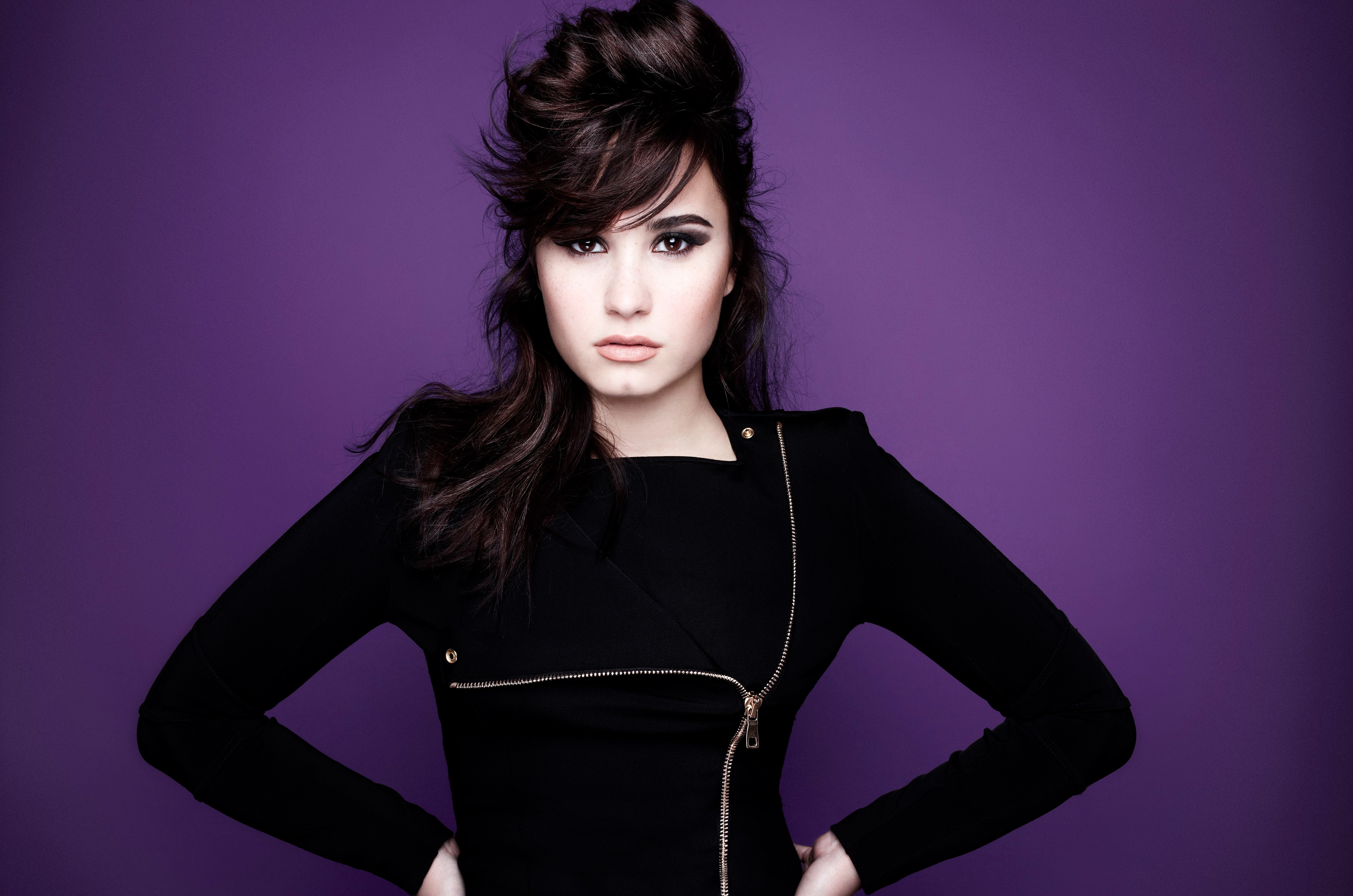 Demi Lovato, Morado, Cantante estadounidense, 5K