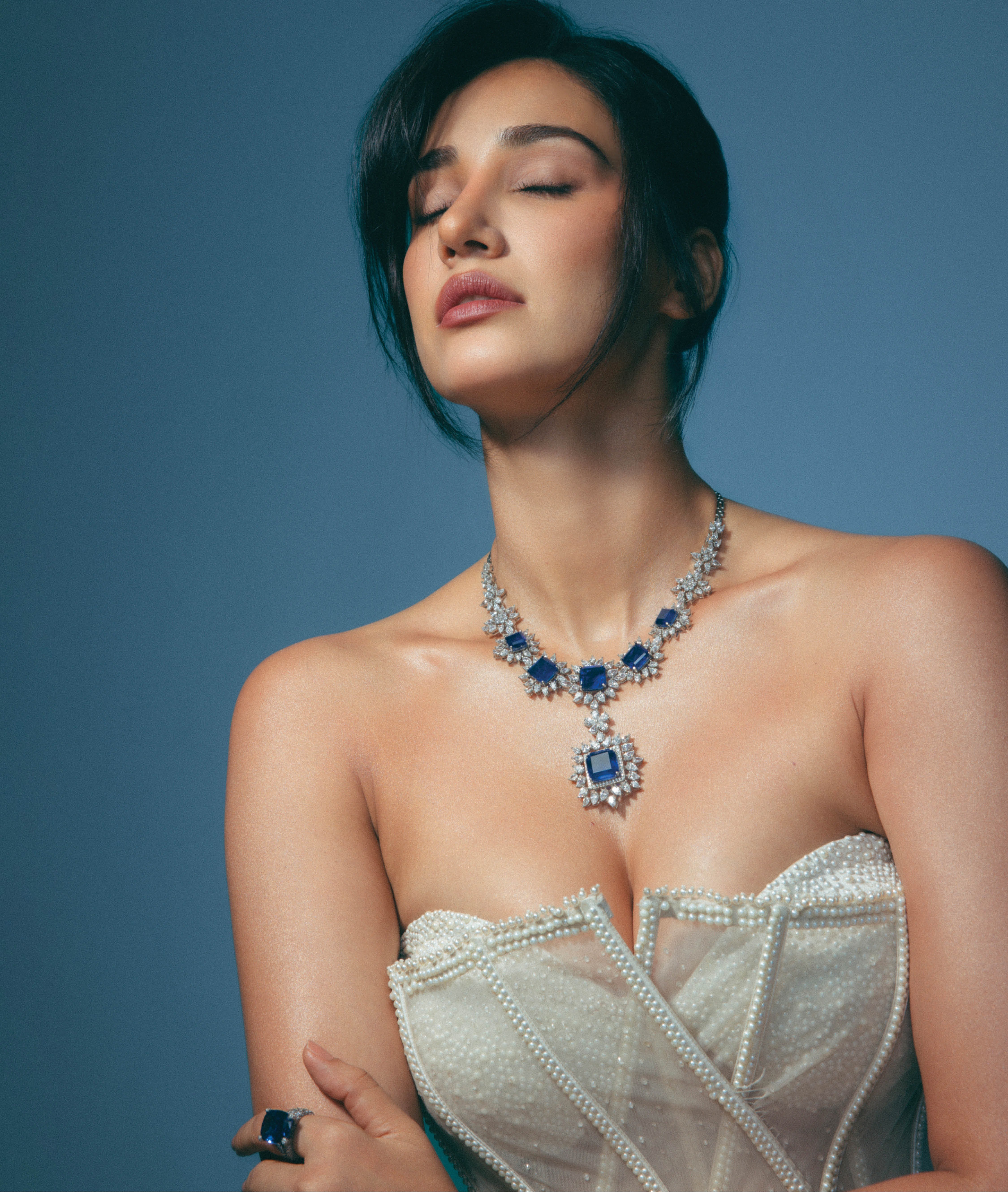 Disha Patani, Collar, Vertical, Retrato, Actriz india