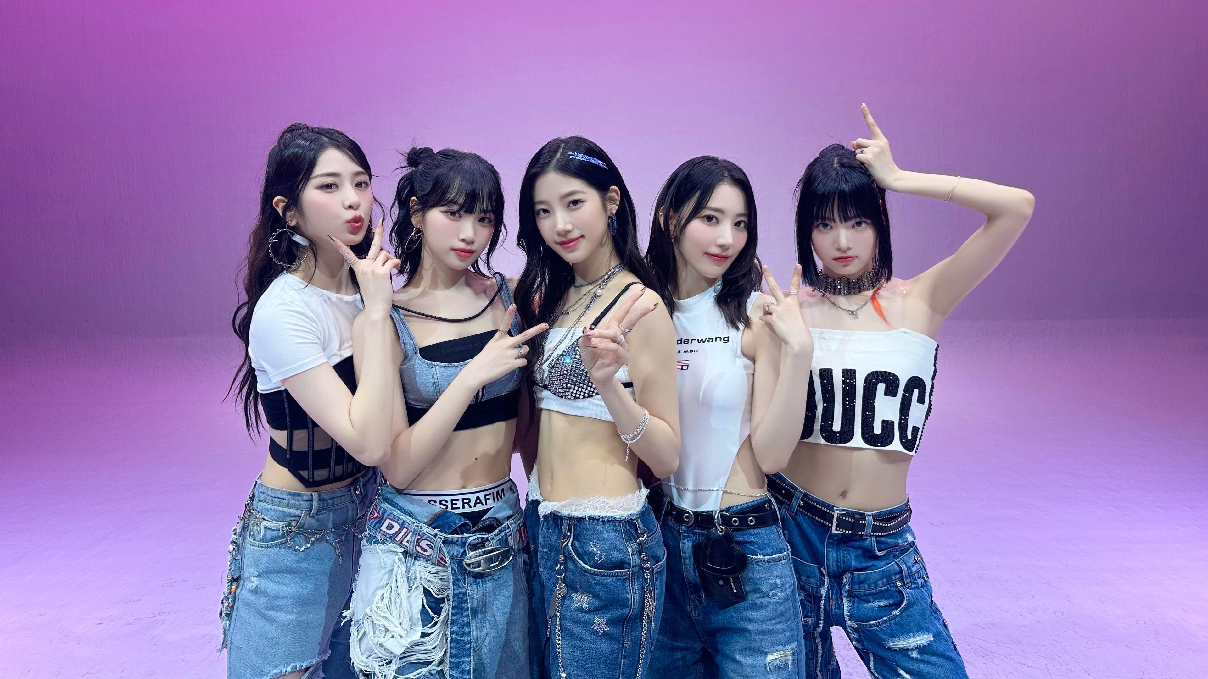 Le Sserafim, Cantantes de K-pop, Kim Chaewon, Sakura Miyawaki, Huh Yunjin, Kazuha, Hong Eunchae, Cantantes coreanas, Grupo femenino, Fondo morado