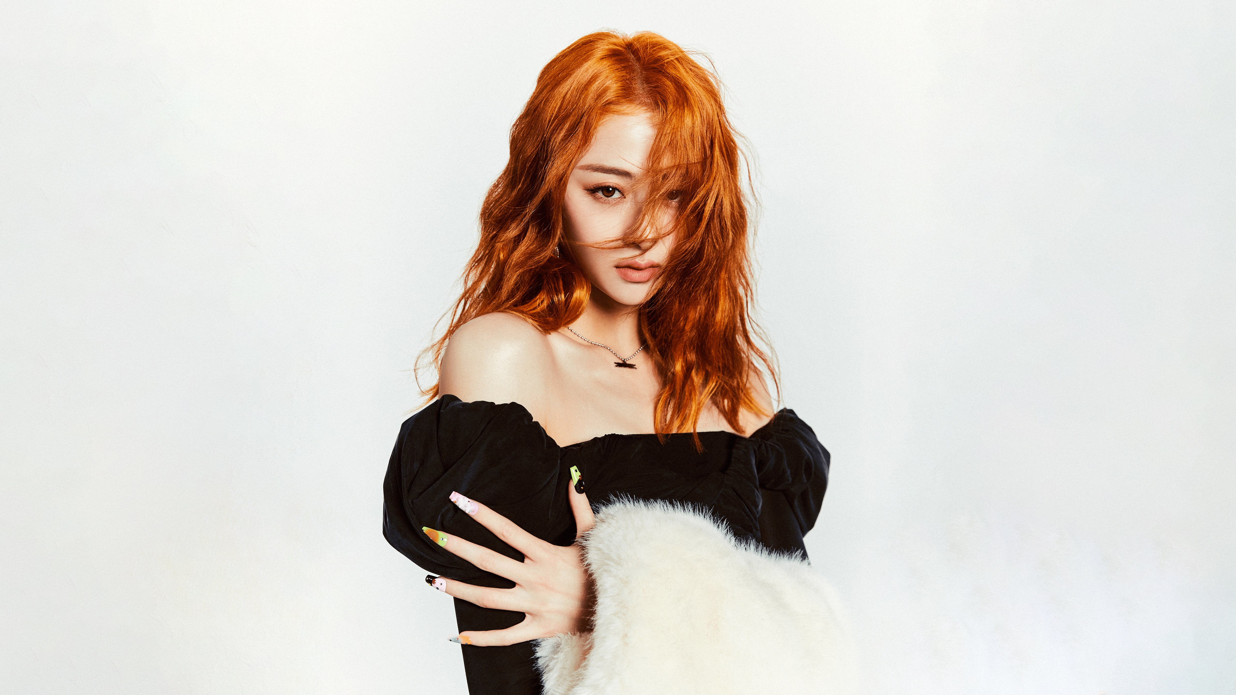 Le Sserafim, Huh Yunjin, Cantante de K-pop, Cantante surcoreana, 5K, Fondo blanco