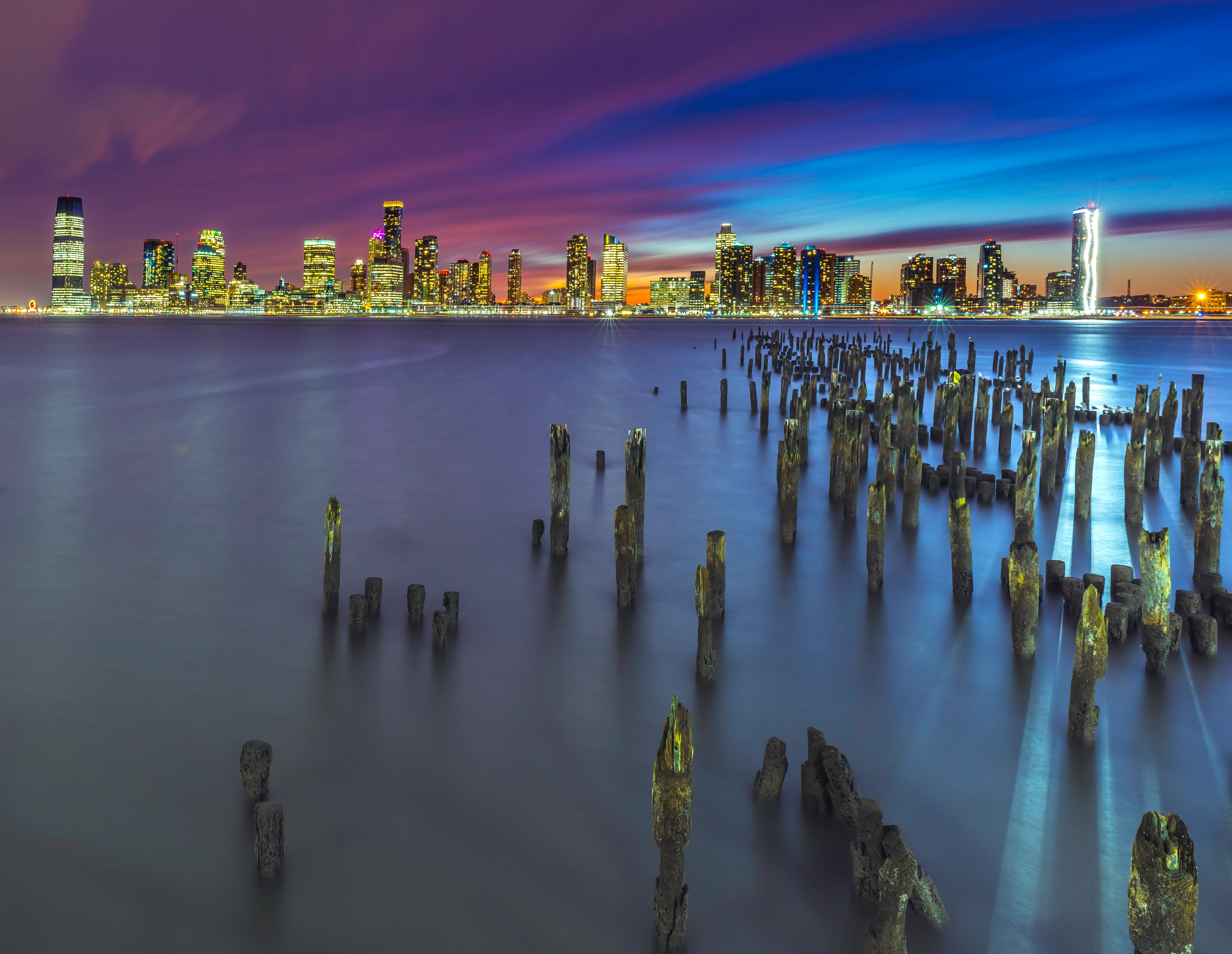 Nueva York, Metropolitana, Skyline, Paisaje urbano, Noche, Luces de la ciudad, Larga exposición, Muelle, 5K