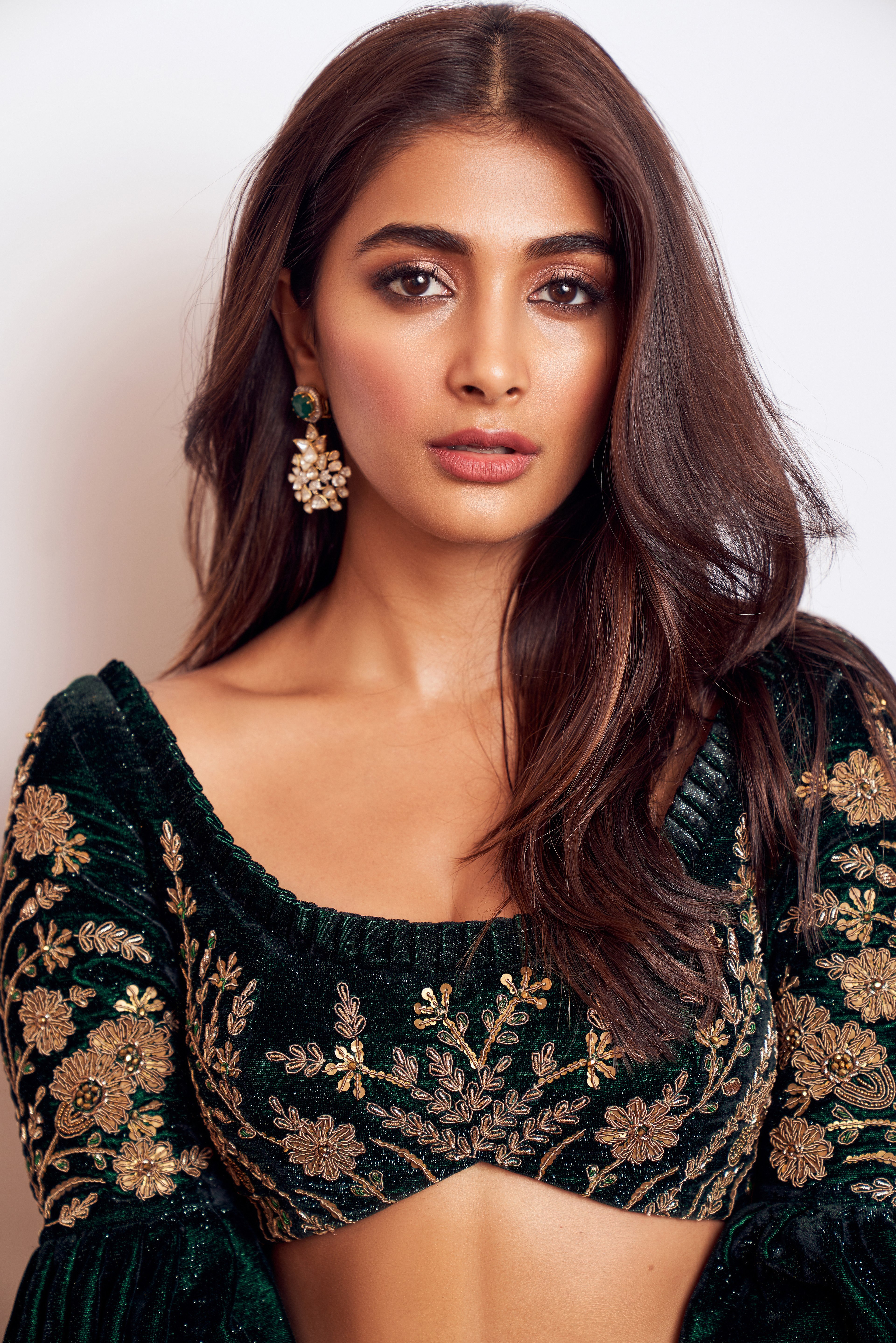Pooja Hegde, actriz india, actriz de Bollywood, retrato, MAXIM