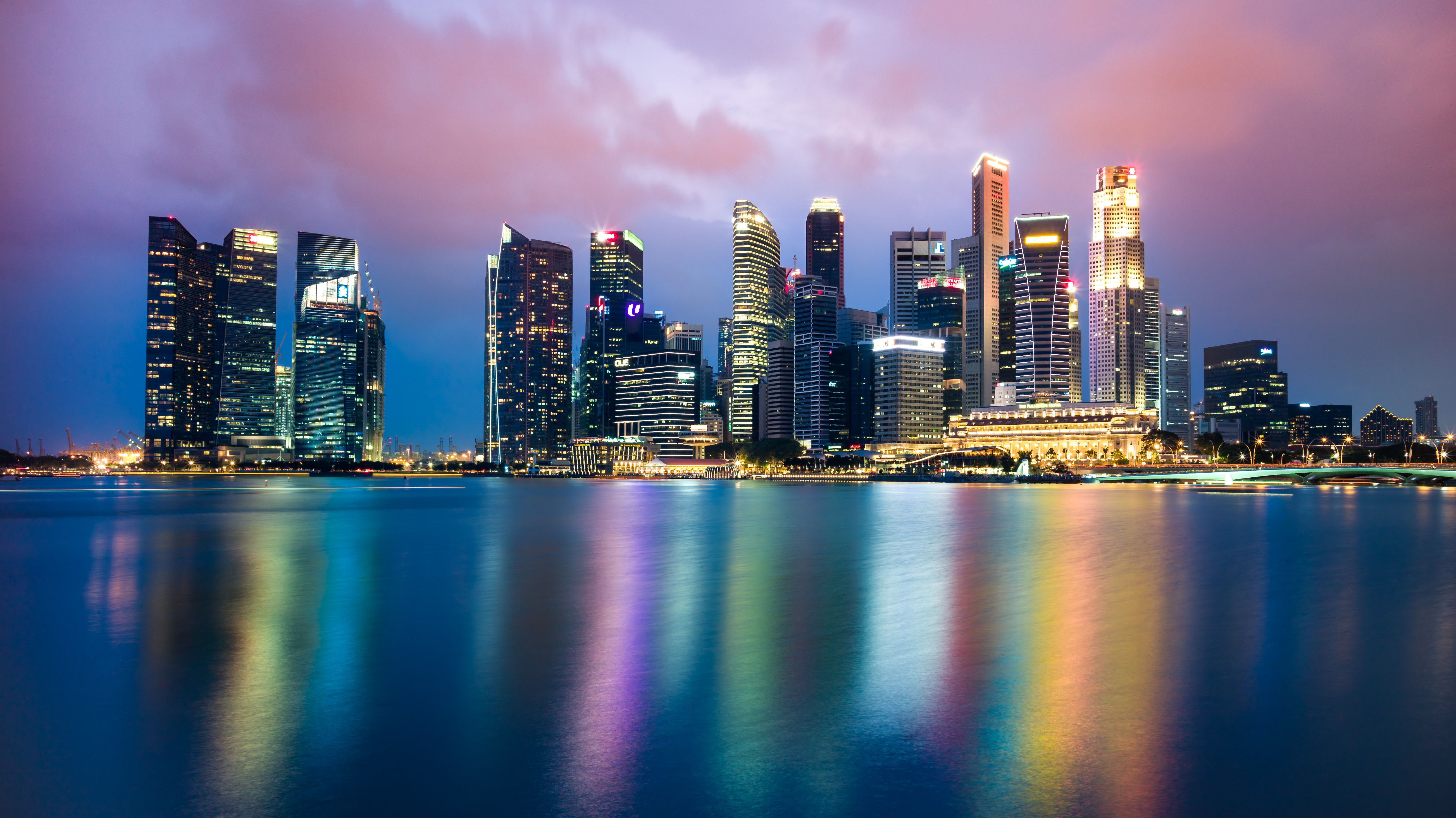Singapur, Paisaje urbano, Edificios, Rascacielos, Reflejo, Masa de agua, Noche, Luces de la ciudad, Skyline, Colorido, 5K