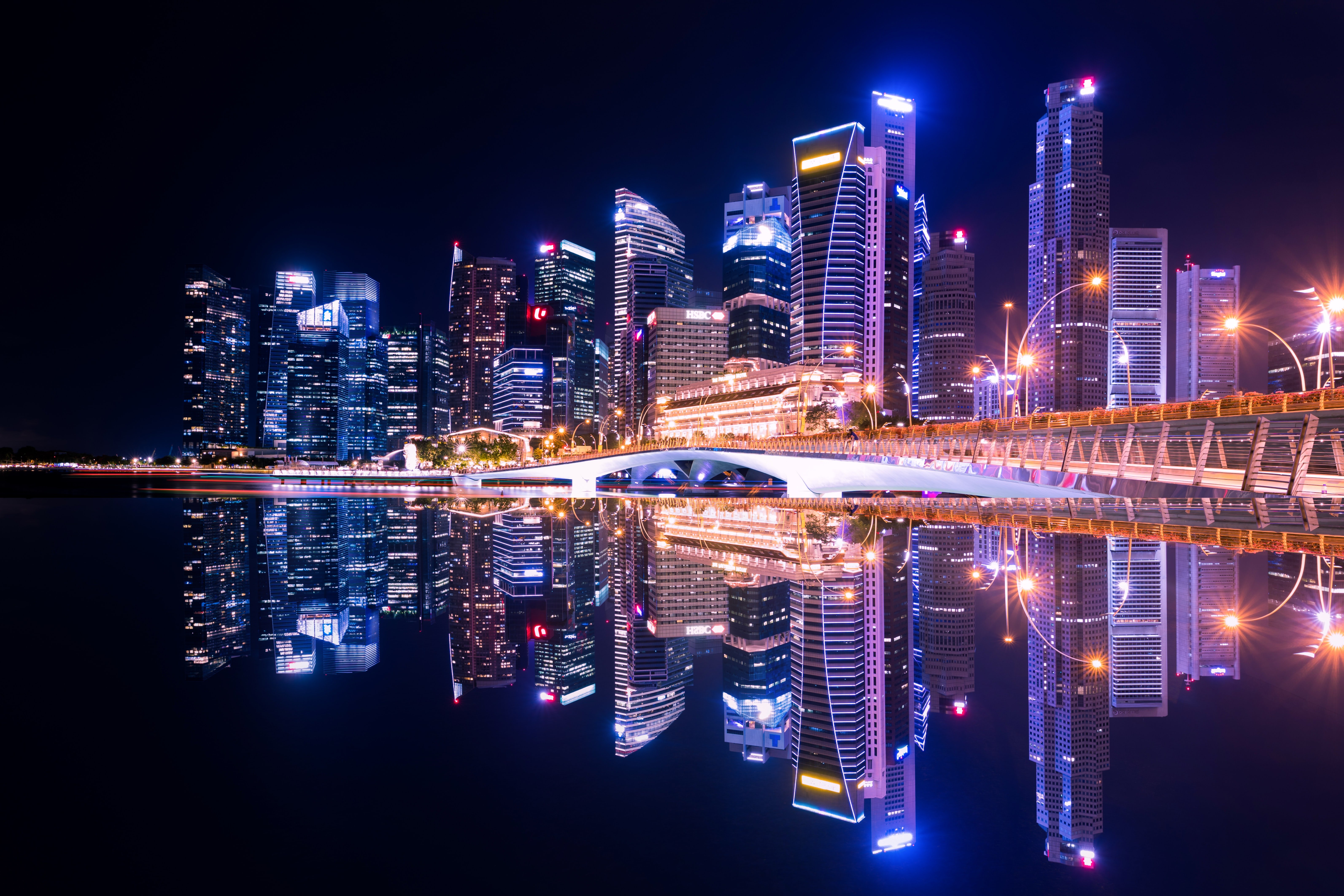 Singapur, Skyline de la ciudad, Rascacielos, Arquitectura moderna, Masa de agua, Reflejo, Simétrico, Paisaje urbano, Noche, Luces de la ciudad, Hermoso, 5K